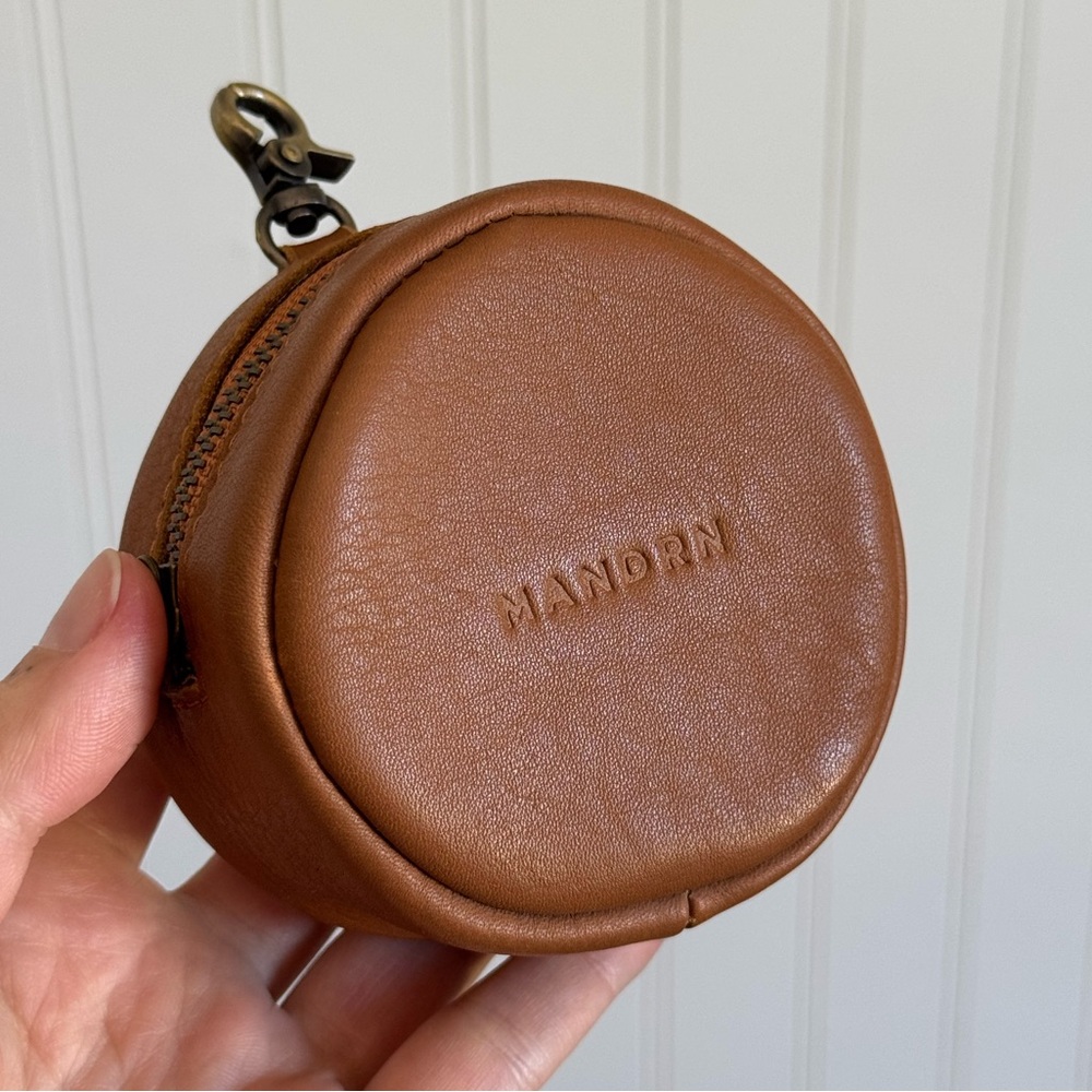 MANDRN Rover Circle Pouch in Tan